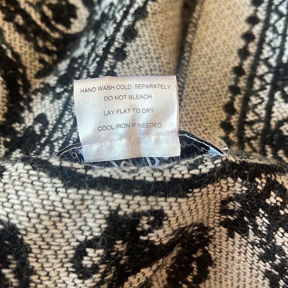 29 Palms Shawl Fringed Paisley Grey/Black One Size - Picture 4 of 7